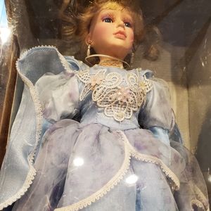 PETITE PORCELAINS PRINCELL DOLL COLLECTABLE